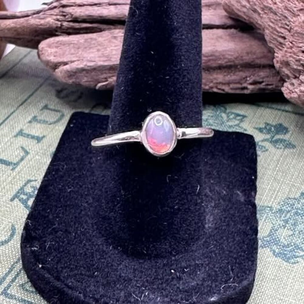 925 Sterling Silver Ethiopian Opal Oval Cabochon Ring Red Flash Sz 7.25
